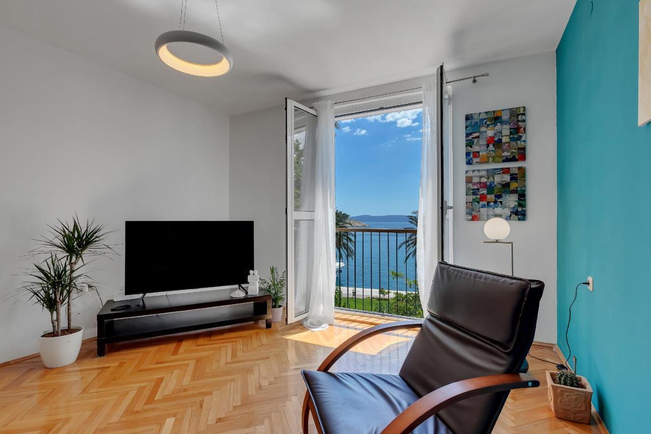 Anika Apartman *
